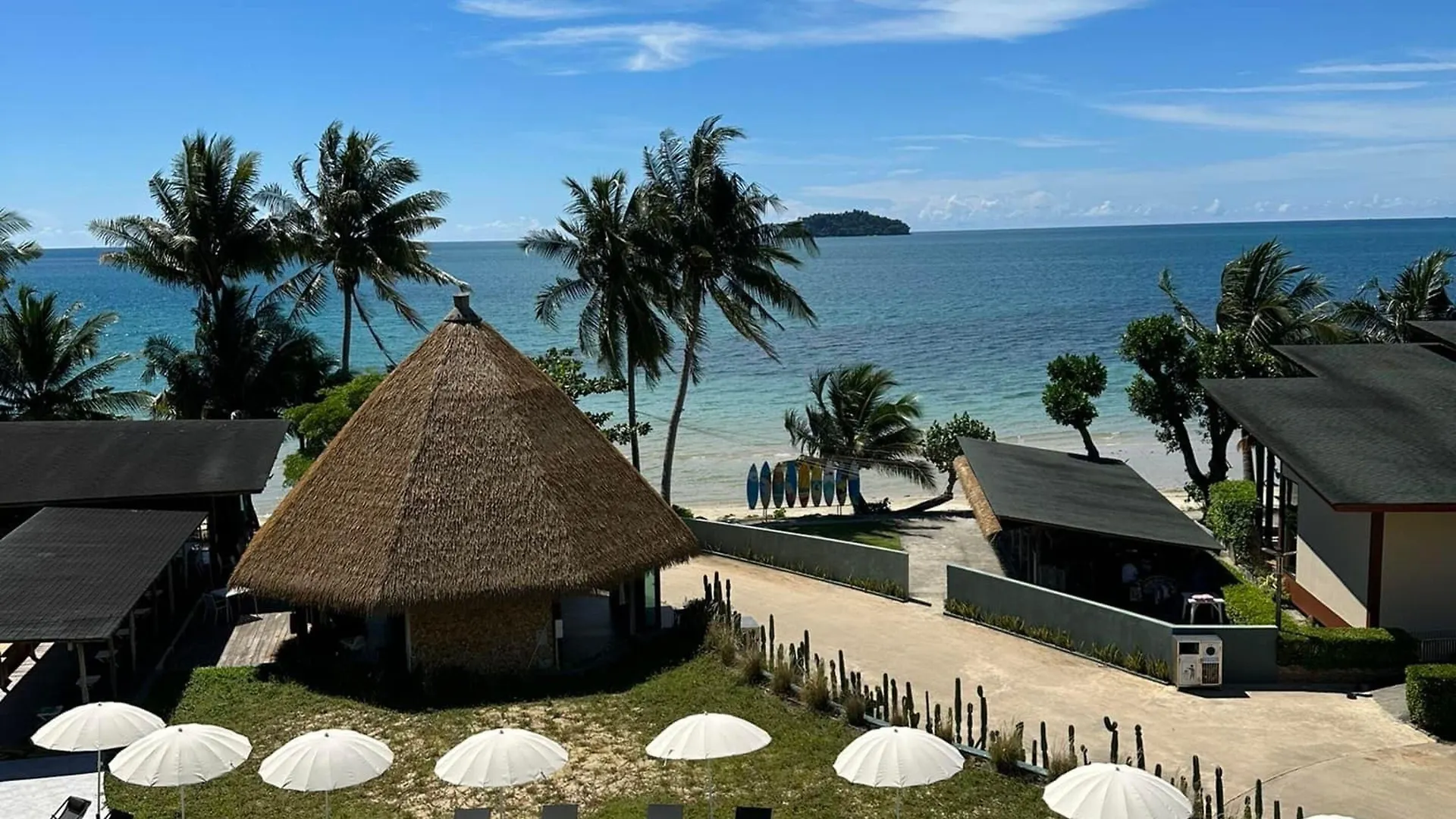 Staying in Kai Bae Beach, Koh Chang: 4 Beach Hotels