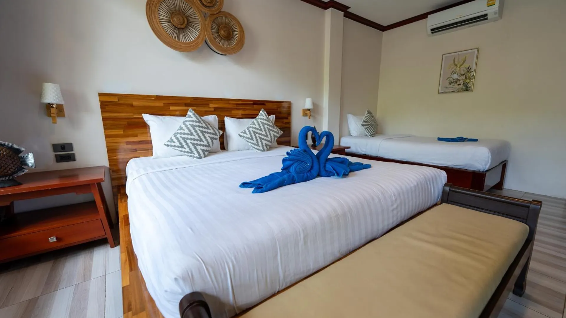2 Central Hotels in Sairee Beach Worth Booking in Koh Tao