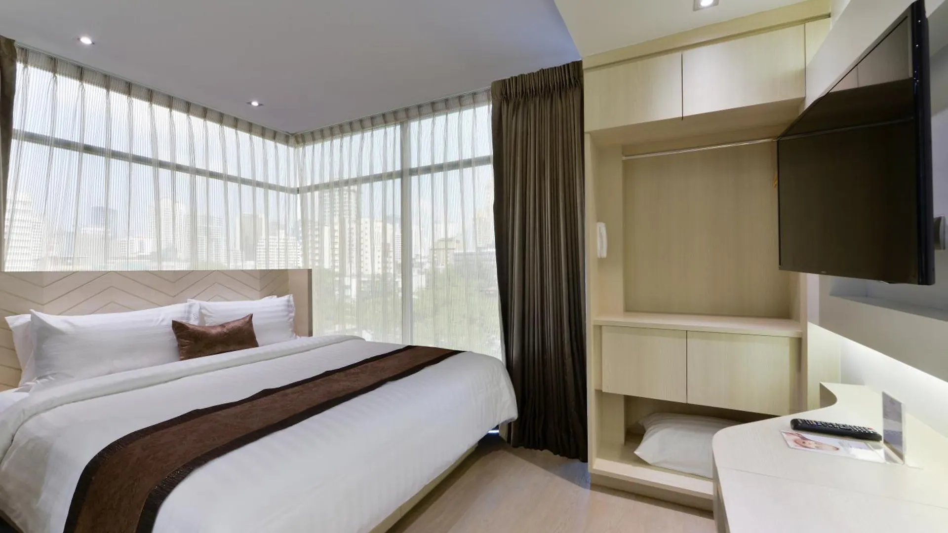 7 Romantic Hotels in Wattana, Bangkok Worth Booking as a Couple