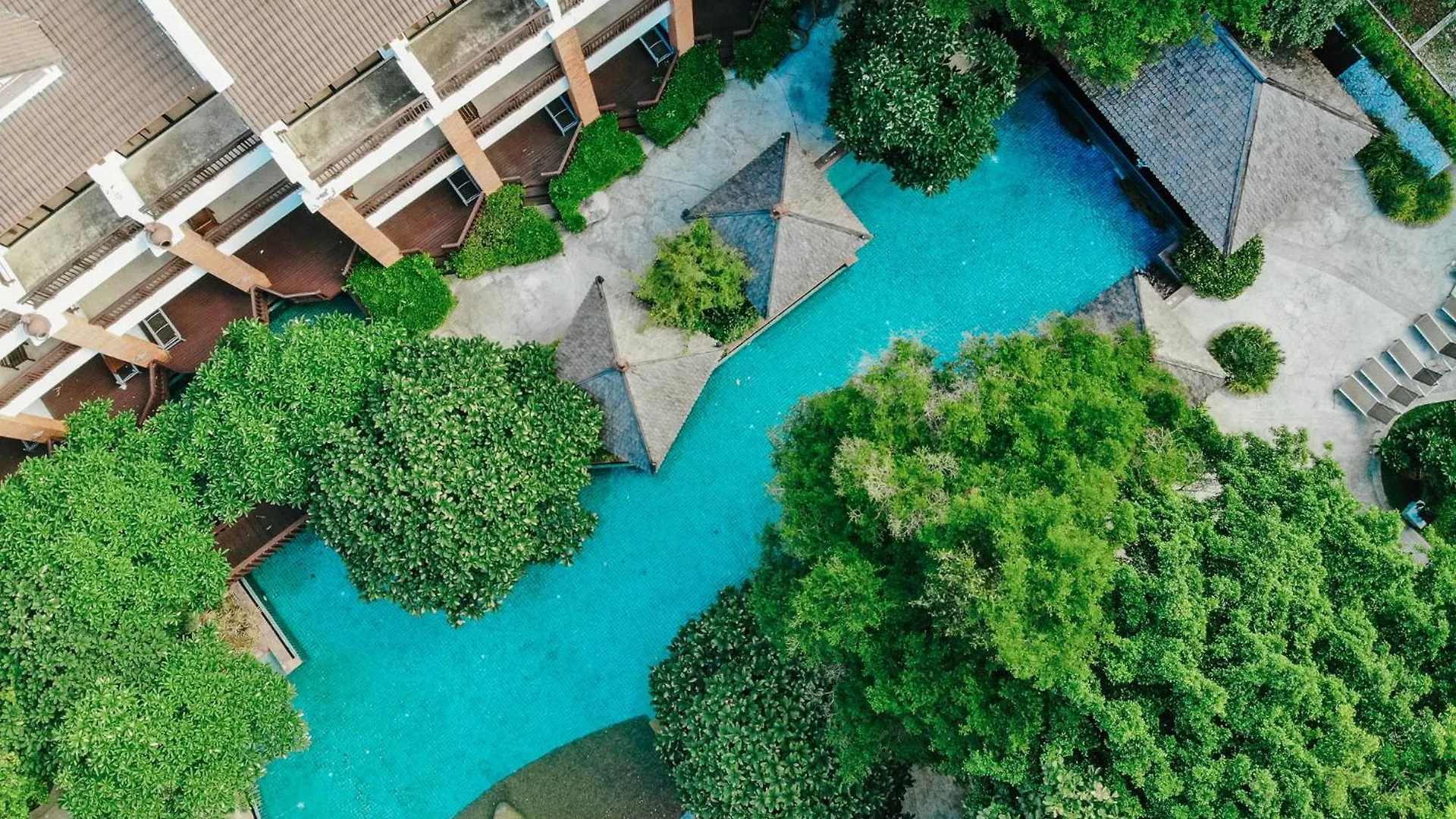 Staying in Naklua Beach: 8 Family Hotels Compared