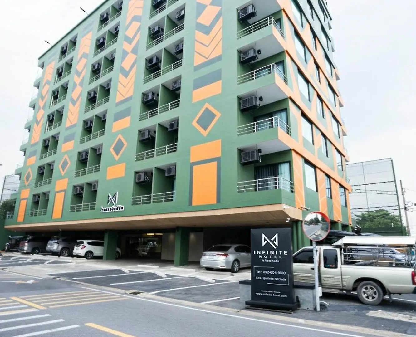 Staying In Din Daeng: 4 Budget Hotels Compared