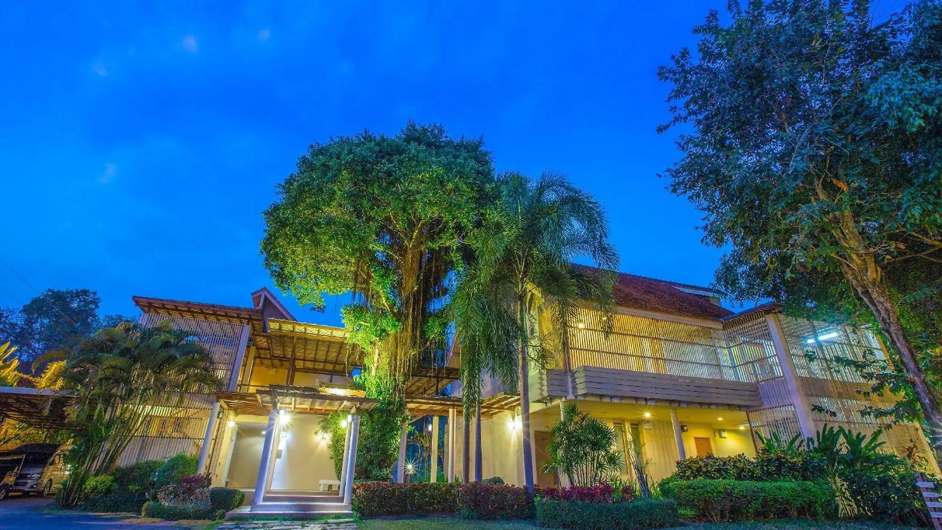 Staying Near Pam Bok Waterfall: 5 Pai Hotels Compared