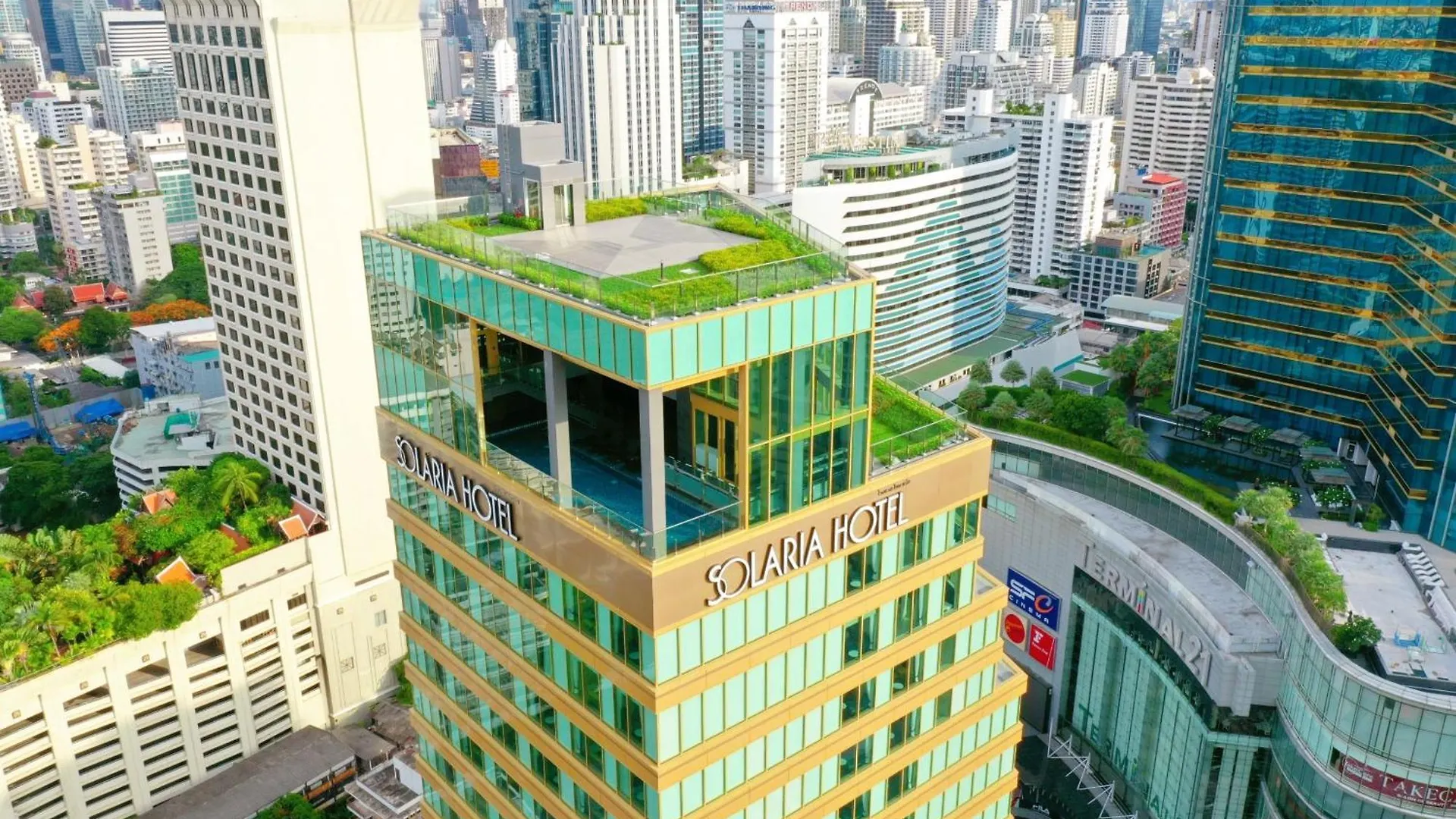 4 Luxury Hotels Near Siam Ocean World for Seamless Bangkok Access